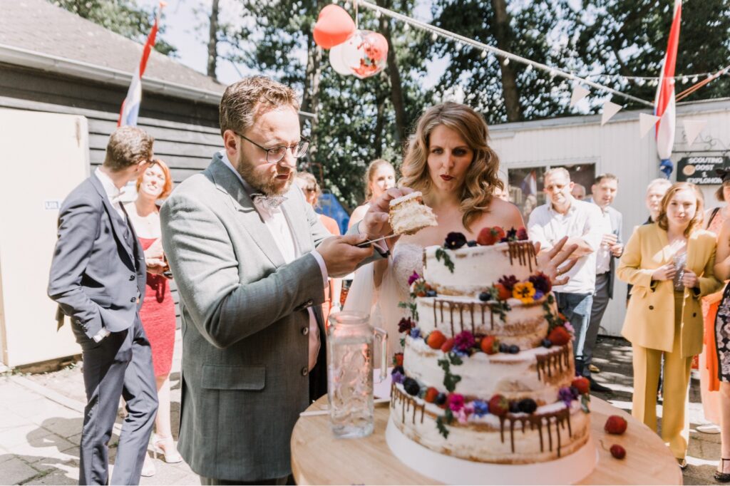 Bruidstaart met man en vrouw